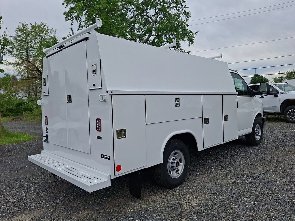2025 GMC Savana Cutaway 3500 1WT