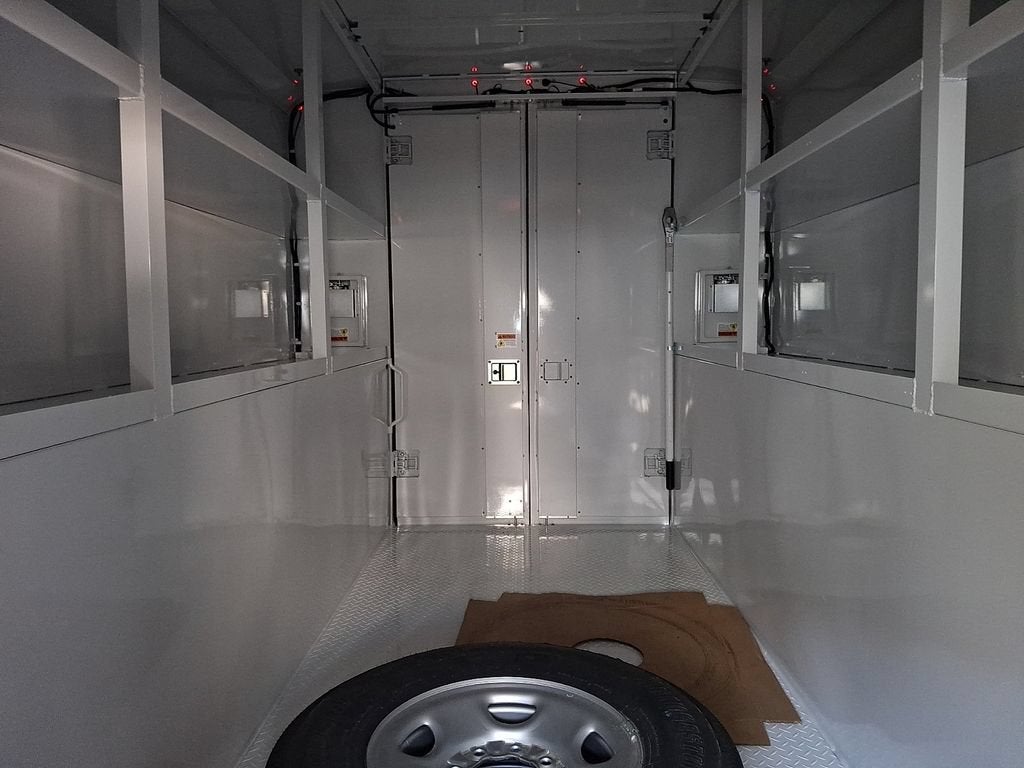 2025 GMC Savana Cutaway 3500 1WT