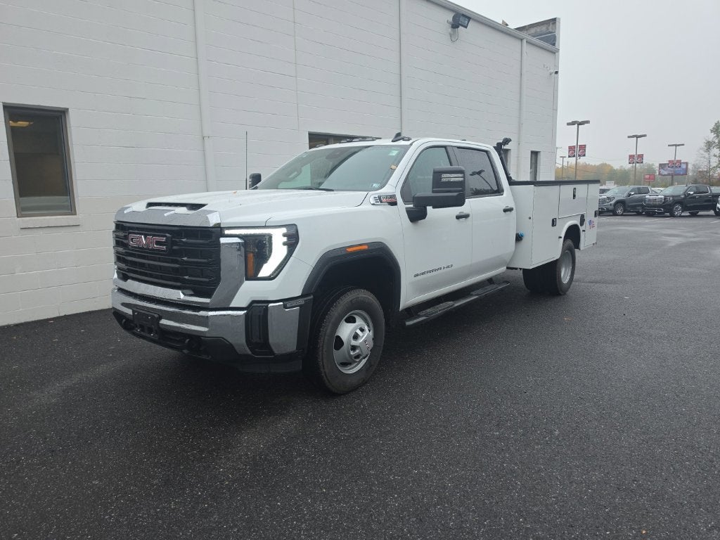 2025 GMC Sierra 3500 HD Chassis Cab Pro