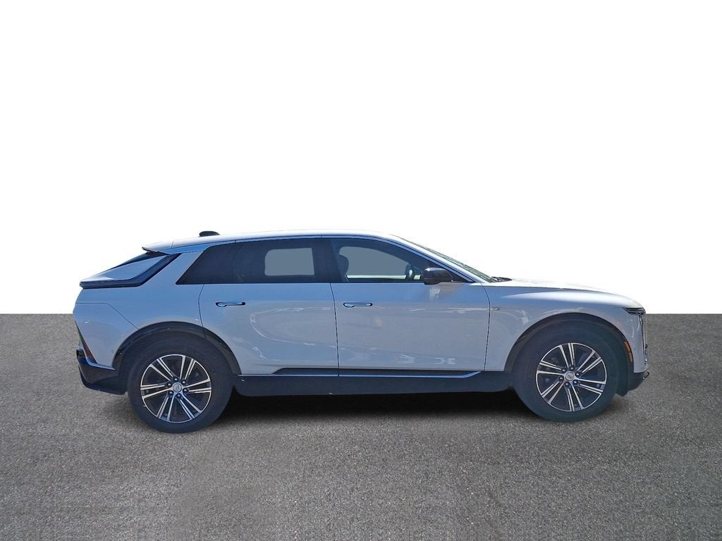2024 Cadillac LYRIQ Luxury 3