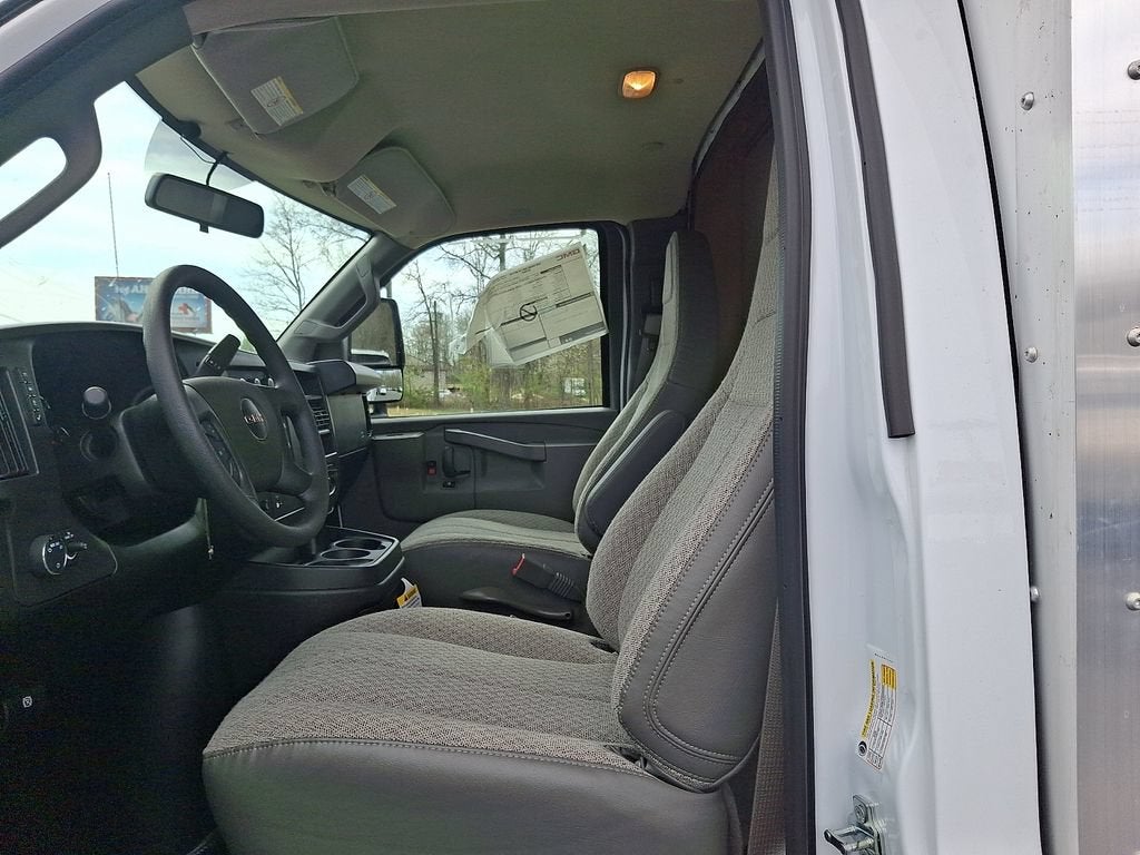 2026 GMC Savana Cutaway 3500 1WT
