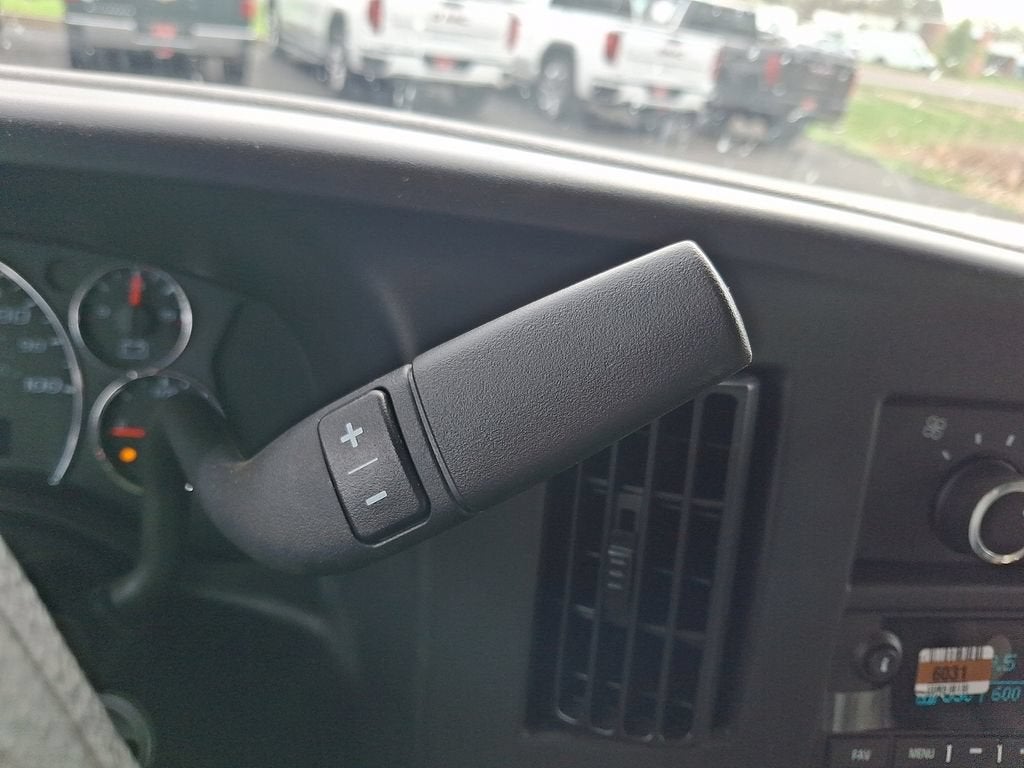 2026 GMC Savana Cutaway 3500 1WT