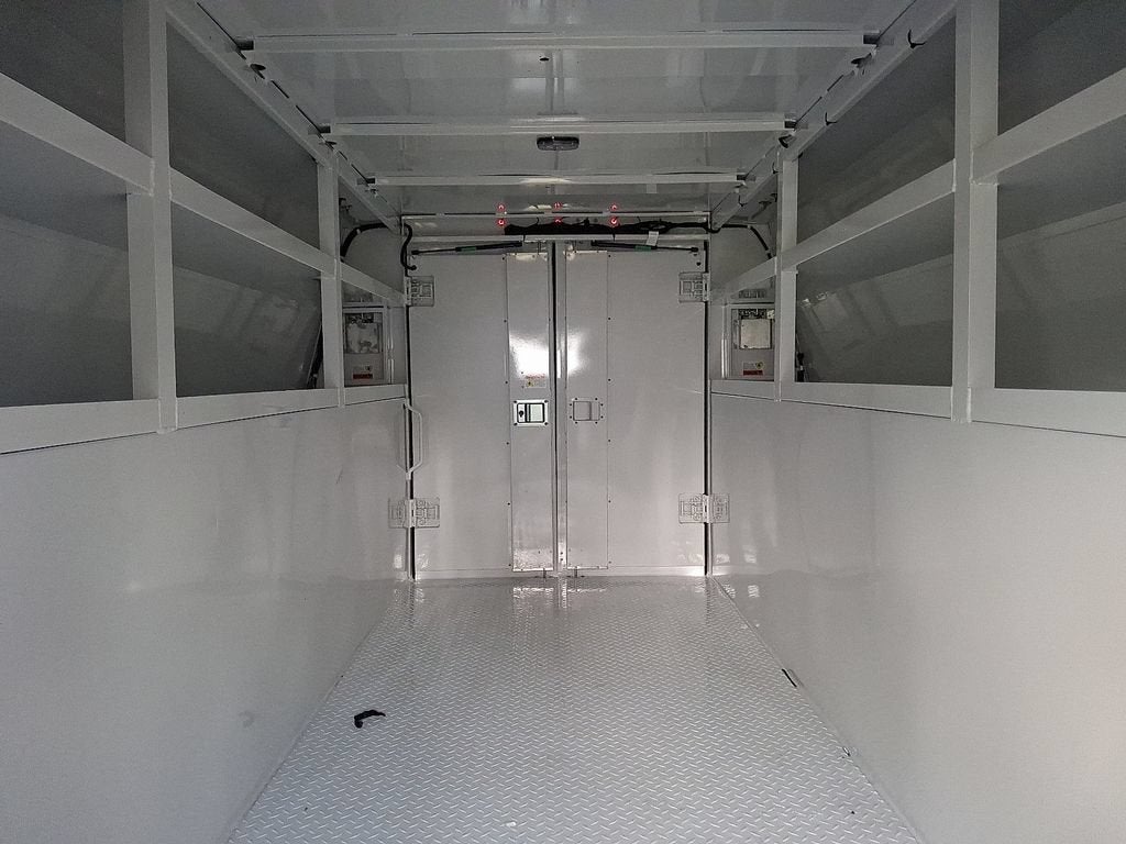 2025 GMC Savana Cutaway 3500 1WT