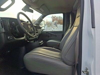 2025 GMC Savana Cutaway 3500 1WT