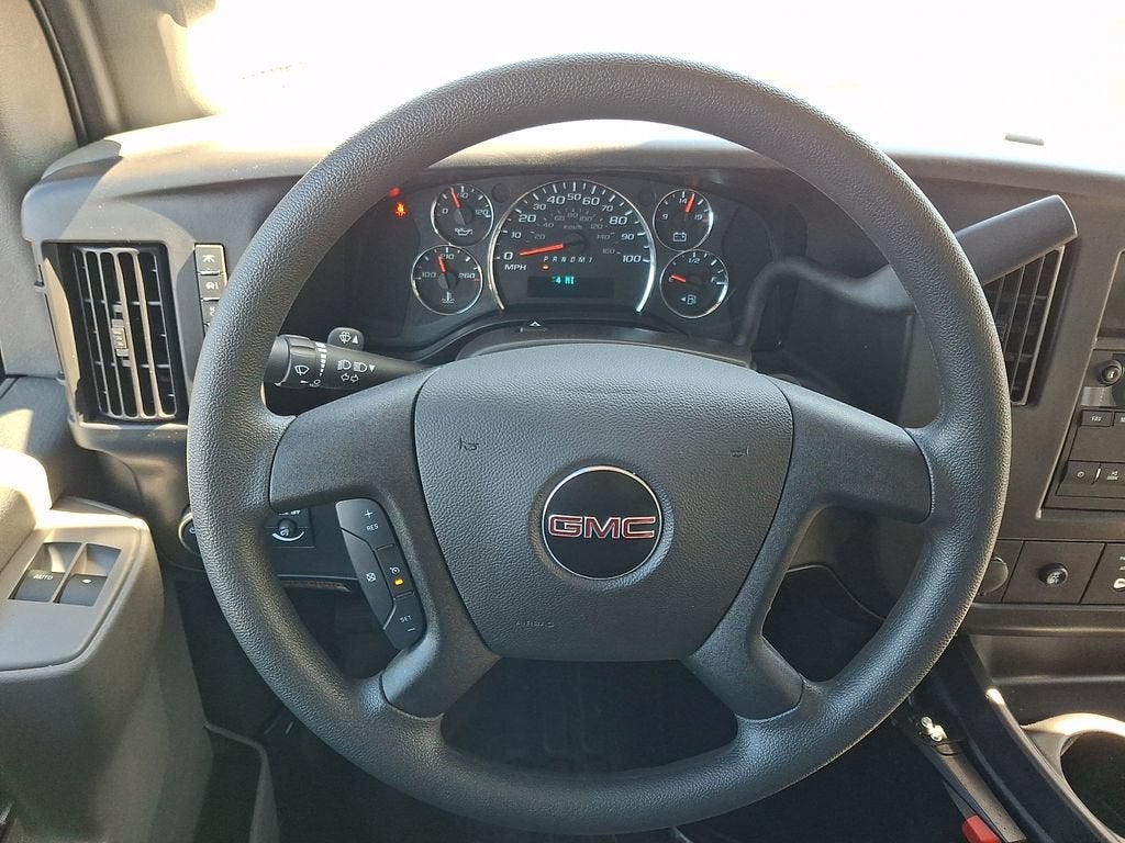 2026 GMC Savana Cutaway 3500 1WT