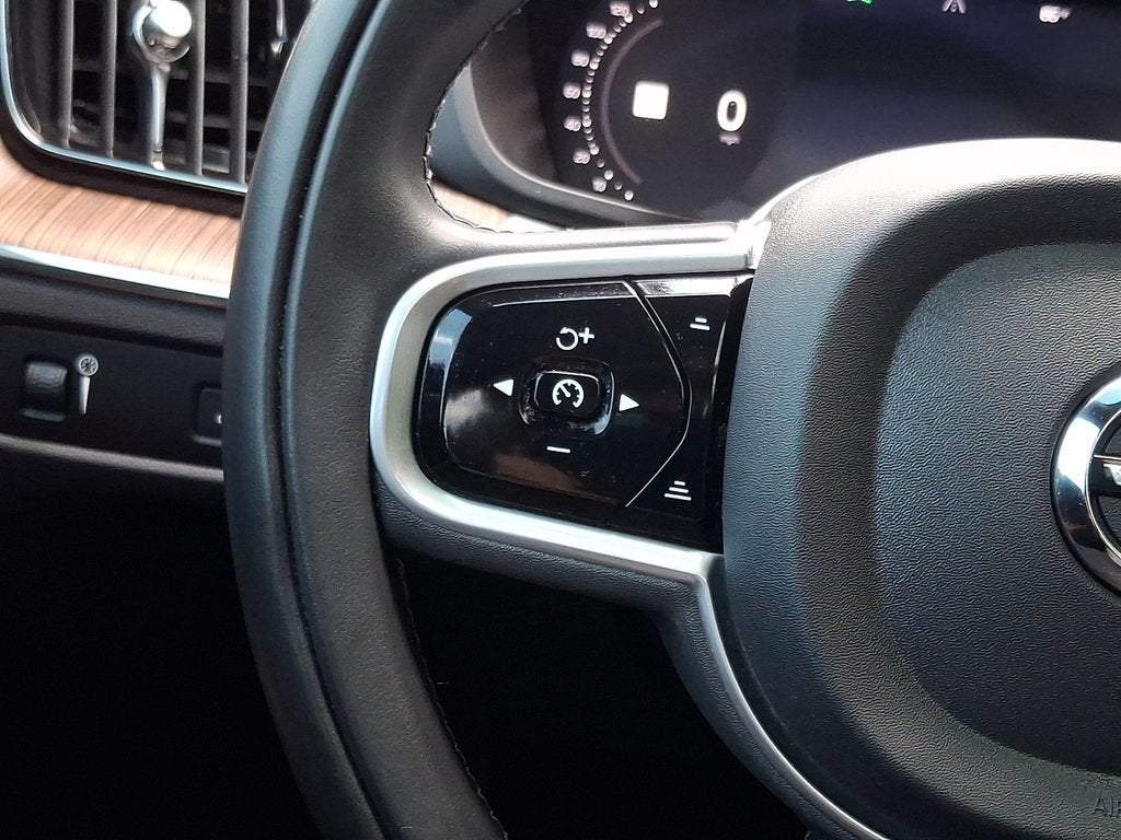 2022 Volvo XC60 B5 Inscription