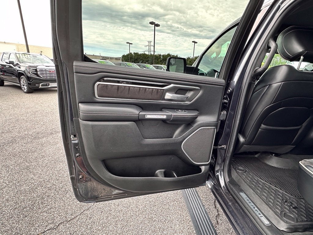 2020 RAM 1500 Laramie Crew Cab 4x4 5'7" Box