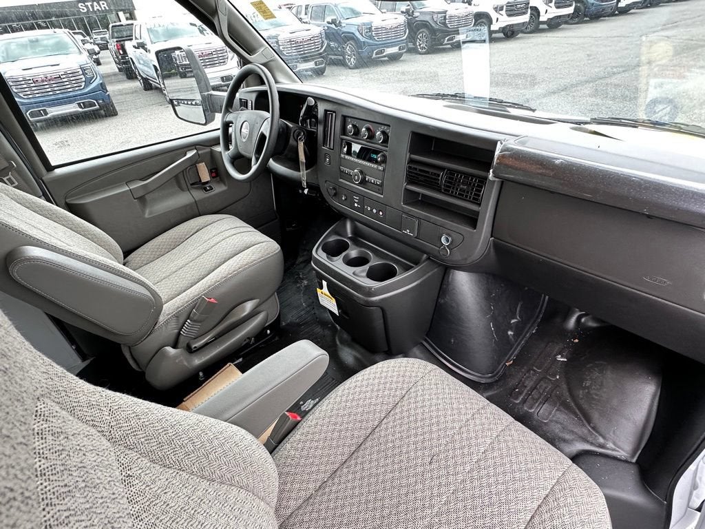2025 GMC Savana Cutaway 3500 1WT