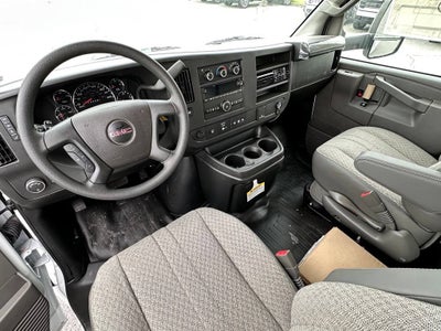2025 GMC Savana Cutaway 3500 1WT