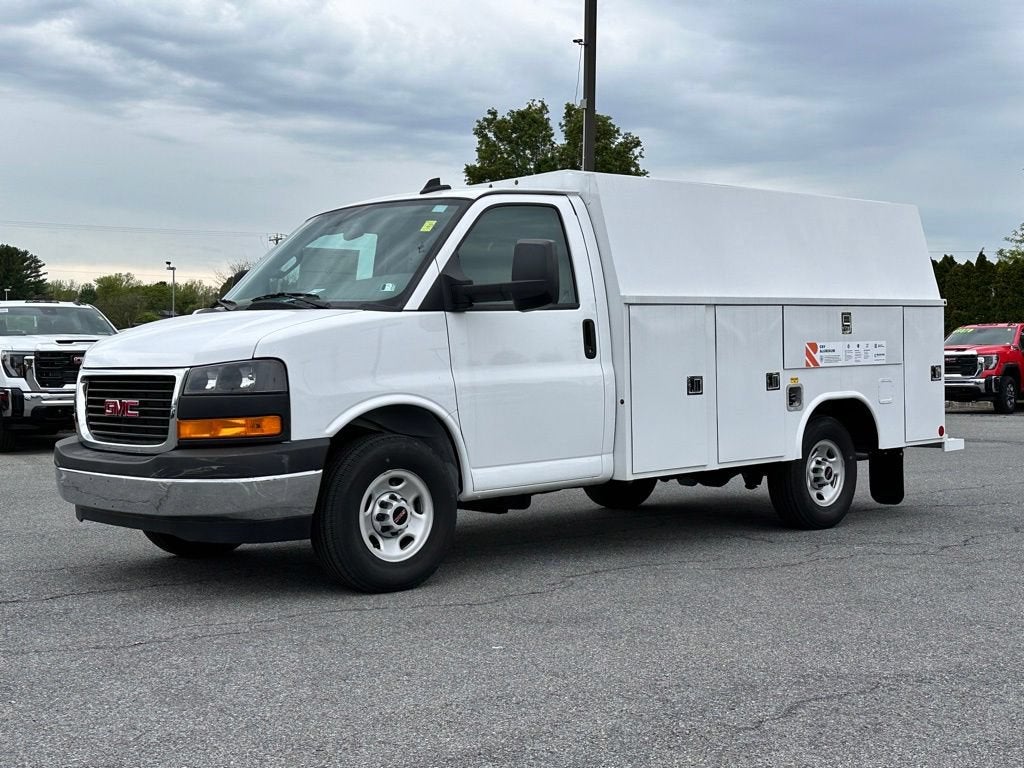 2025 GMC Savana Cutaway 3500 1WT