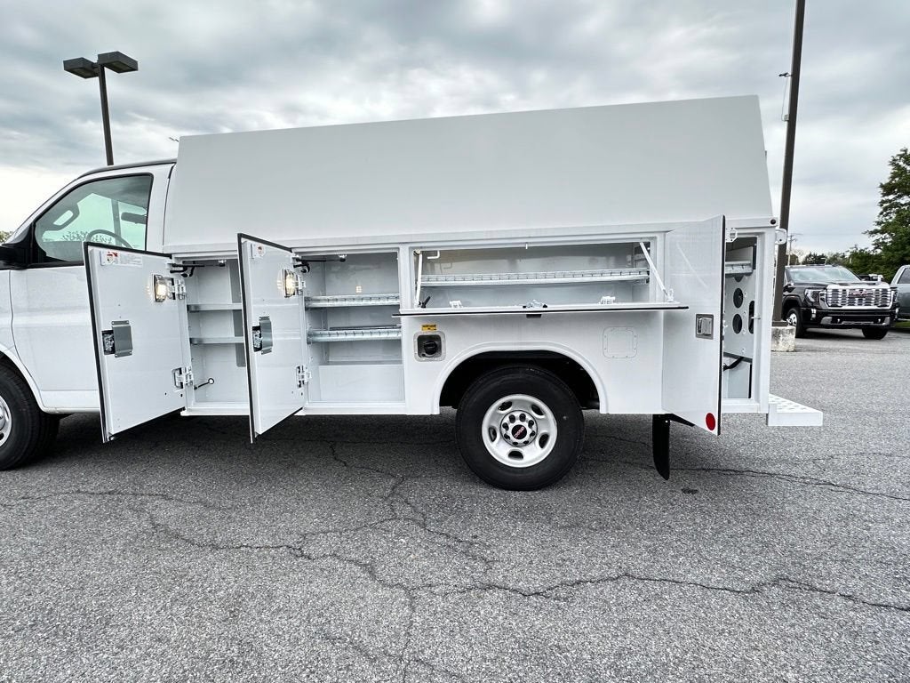 2025 GMC Savana Cutaway 3500 1WT