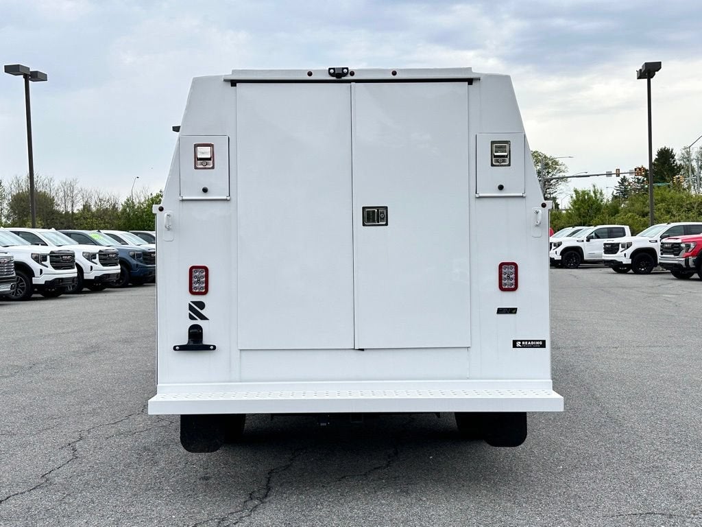 2025 GMC Savana Cutaway 3500 1WT