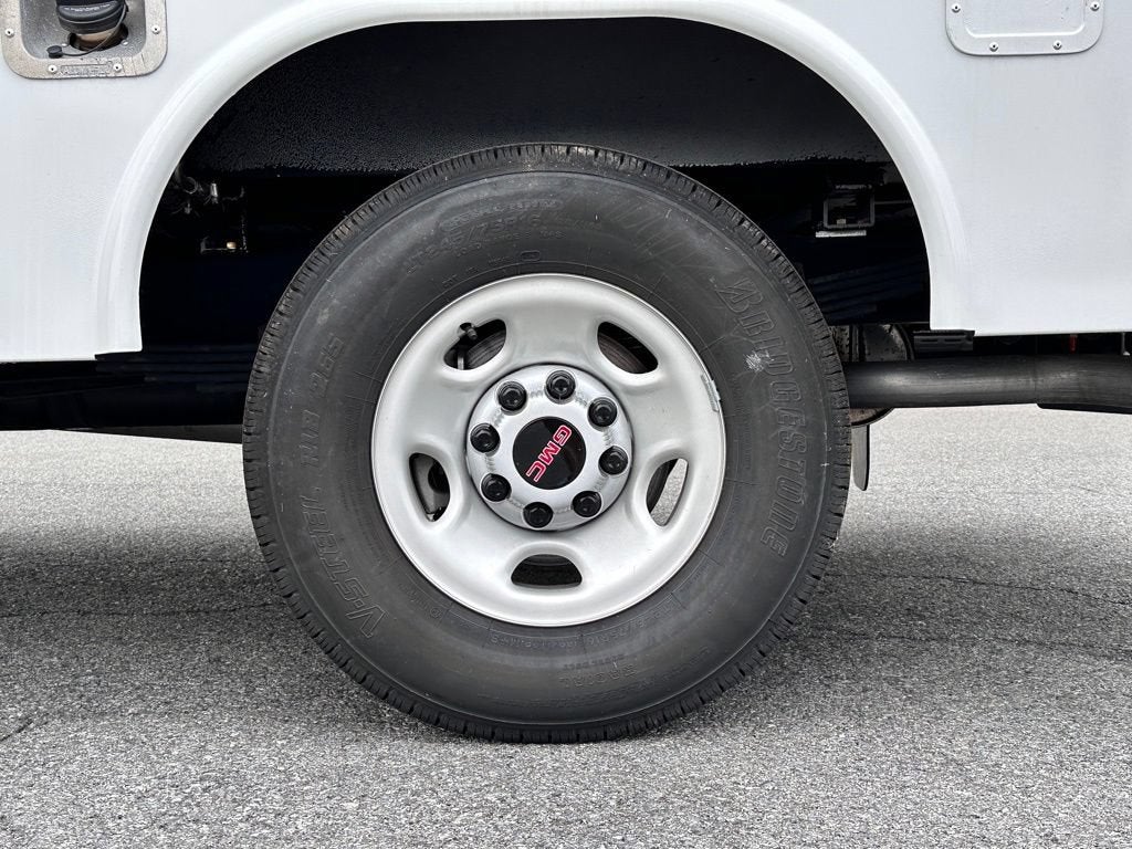 2025 GMC Savana Cutaway 3500 1WT