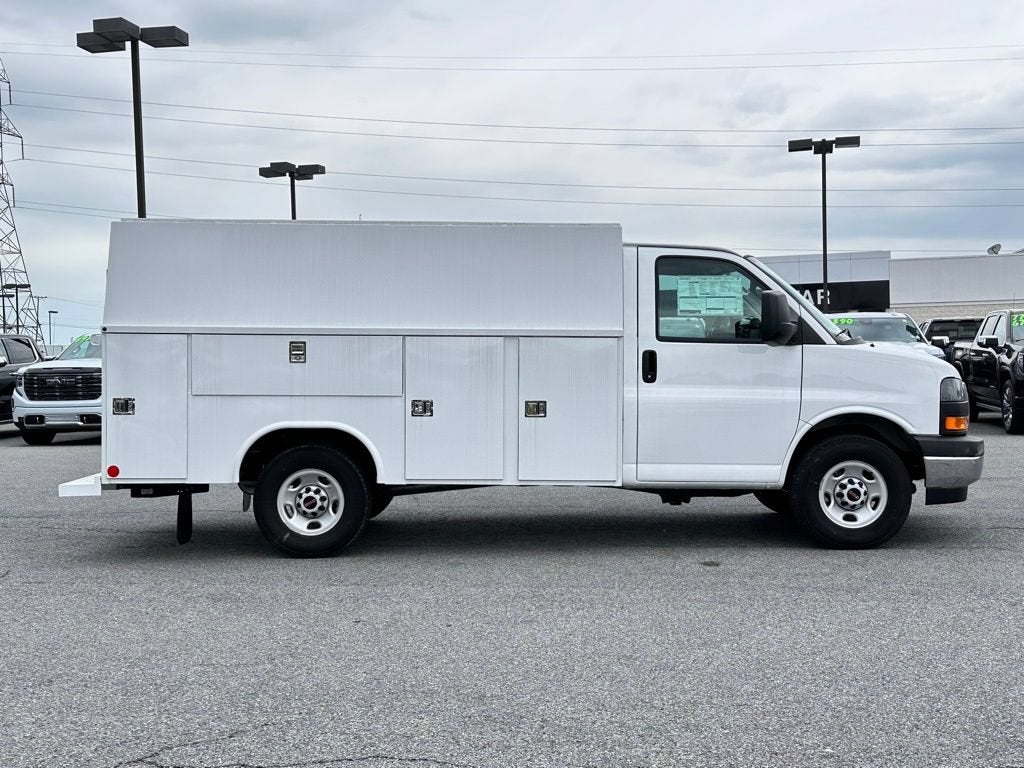 2025 GMC Savana Cutaway 3500 1WT