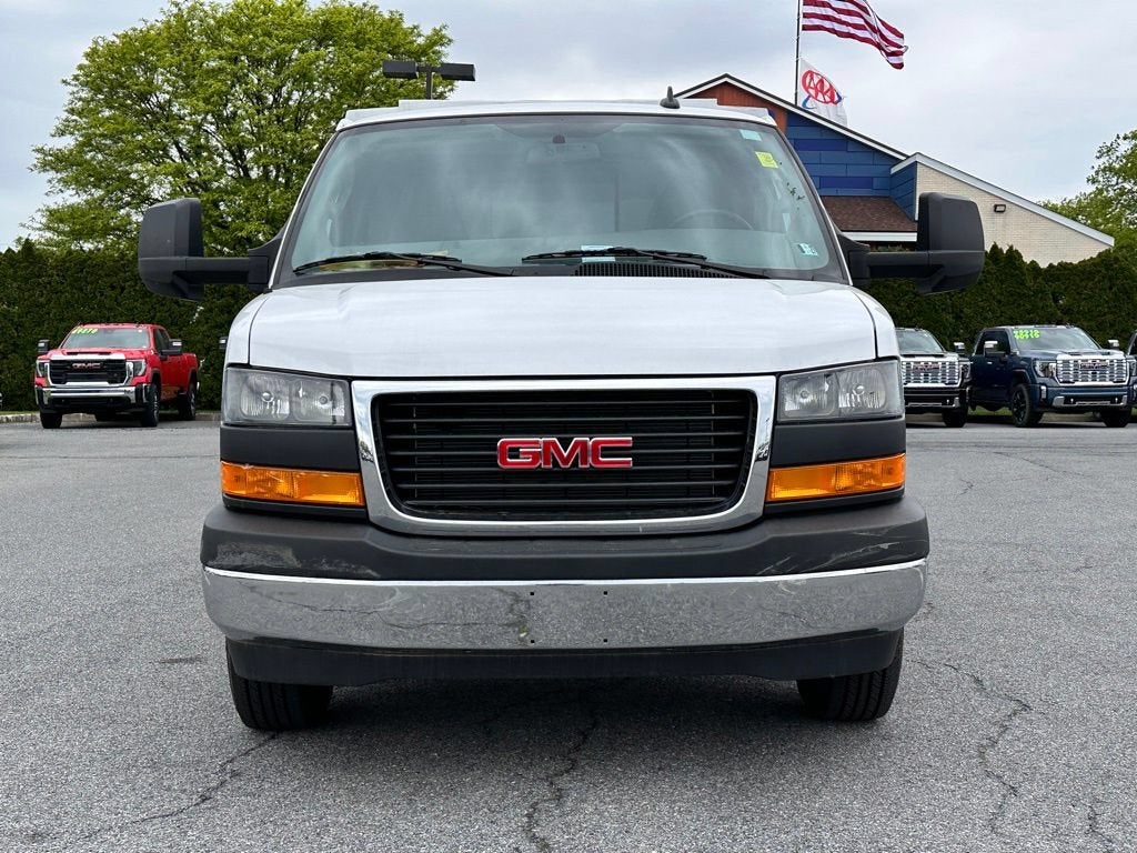 2025 GMC Savana Cutaway 3500 1WT