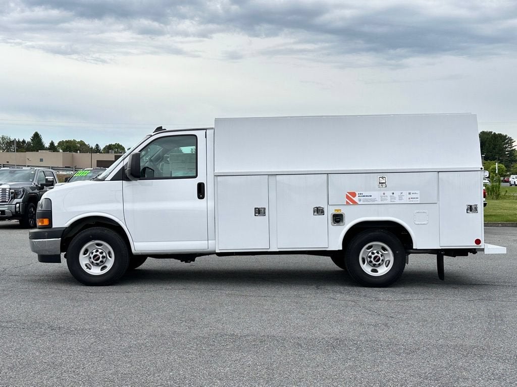 2025 GMC Savana Cutaway 3500 1WT