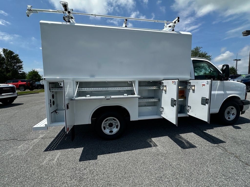2025 GMC Savana Cutaway 3500 1WT