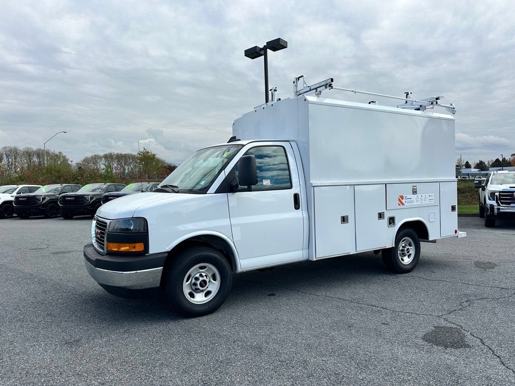 2025 GMC Savana Cutaway 3500 1WT