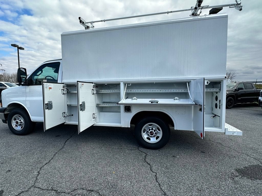 2025 GMC Savana Cutaway 3500 1WT
