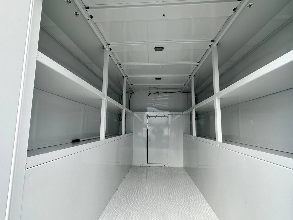 2025 GMC Savana Cutaway 3500 1WT