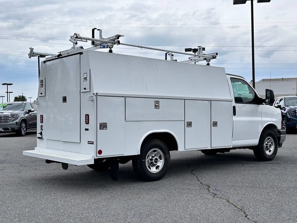 2025 GMC Savana Cutaway 3500 1WT