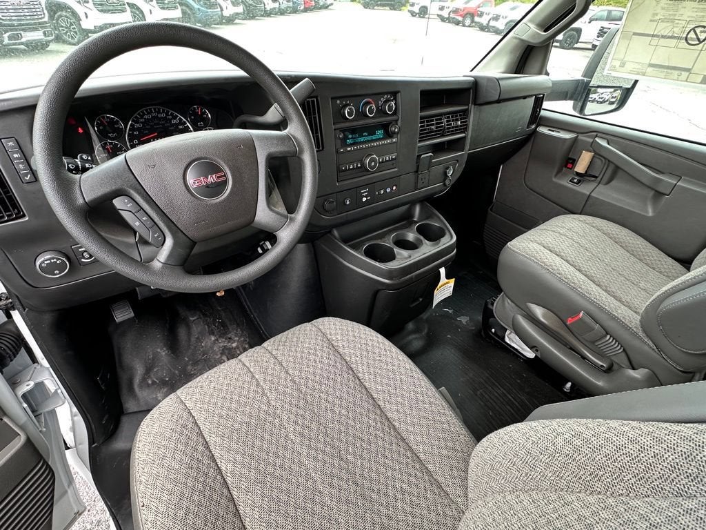 2025 GMC Savana Cutaway 3500 1WT
