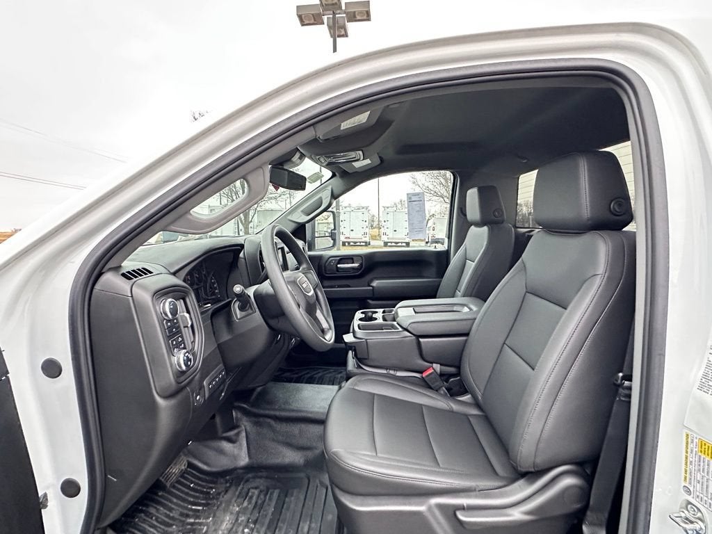 2025 GMC Sierra 3500 HD Chassis Cab Pro