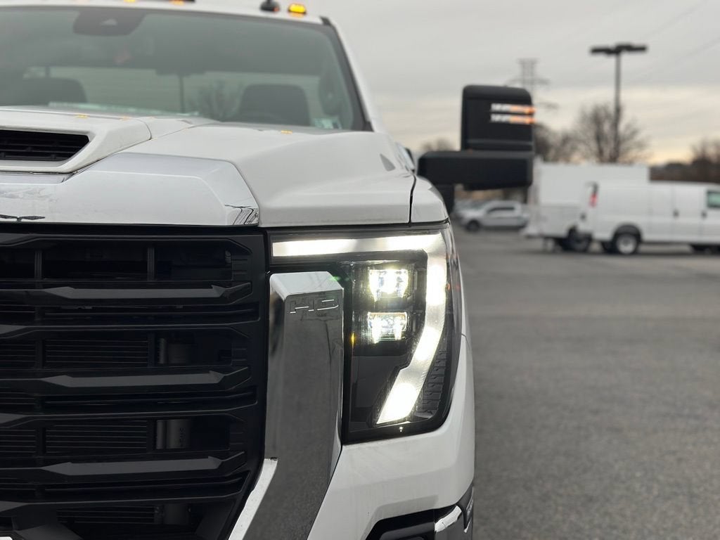 2025 GMC Sierra 3500 HD Chassis Cab Pro