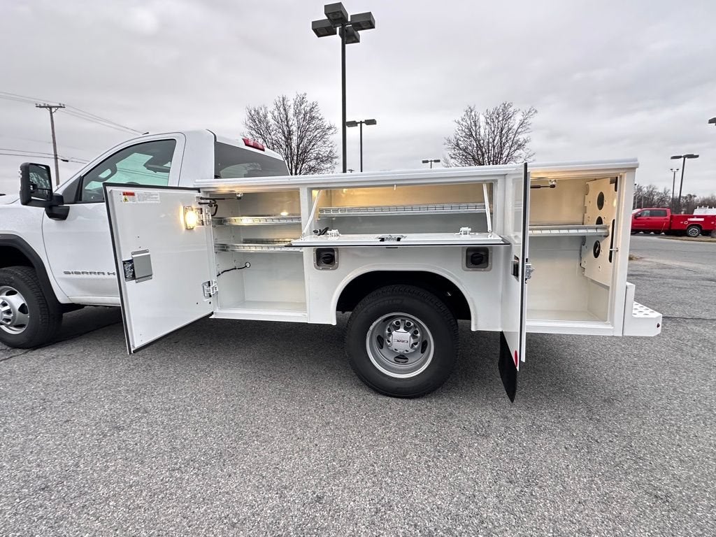 2025 GMC Sierra 3500 HD Chassis Cab Pro