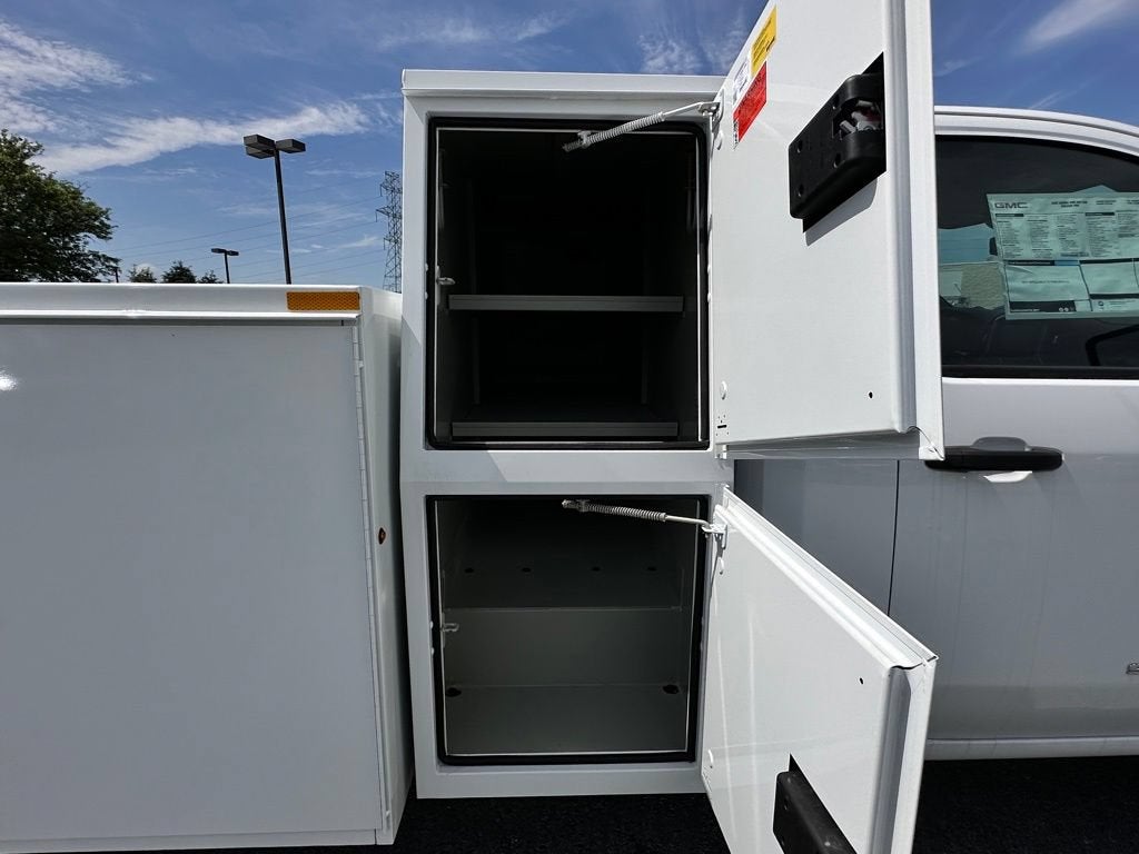 2025 GMC Sierra 3500 HD Chassis Cab Pro