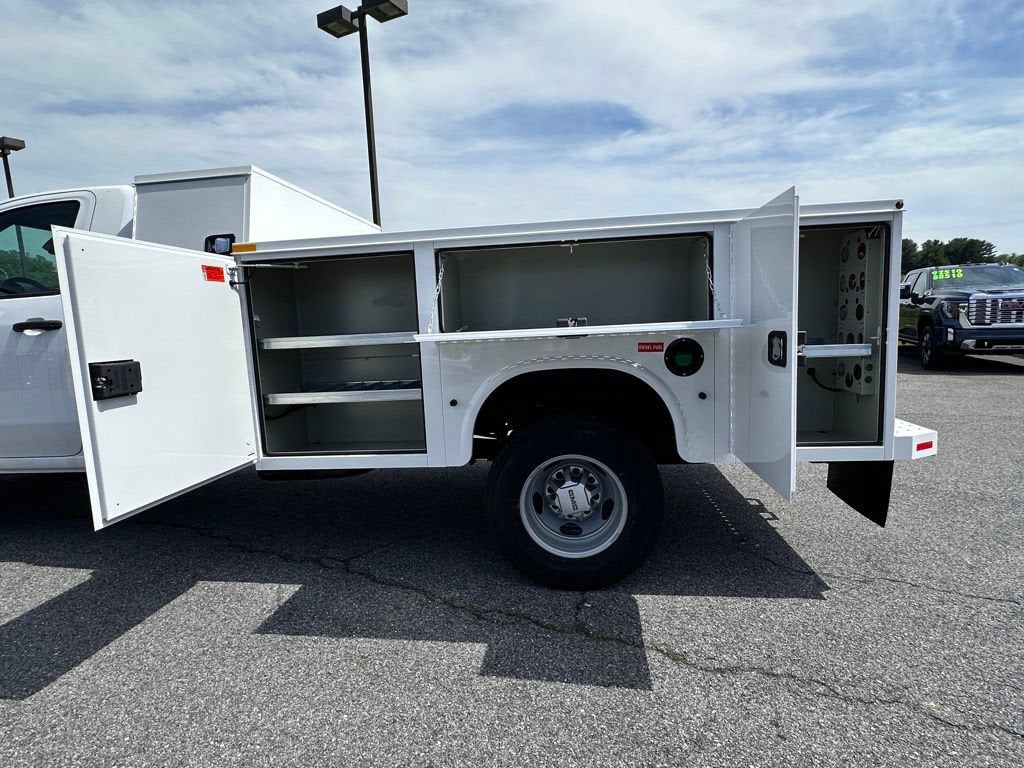 2025 GMC Sierra 3500 HD Chassis Cab Pro