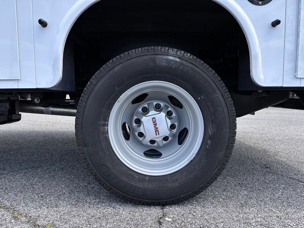 2025 GMC Sierra 3500 HD Chassis Cab Pro