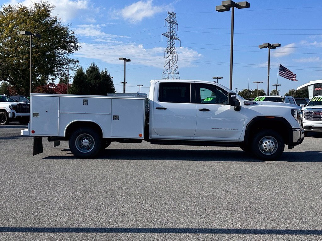 2026 GMC Sierra 3500 HD Chassis Cab Pro