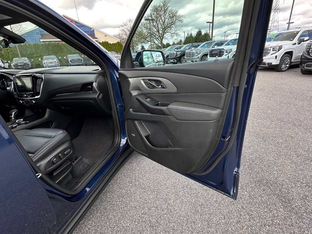 2023 Chevrolet Traverse LT Leather