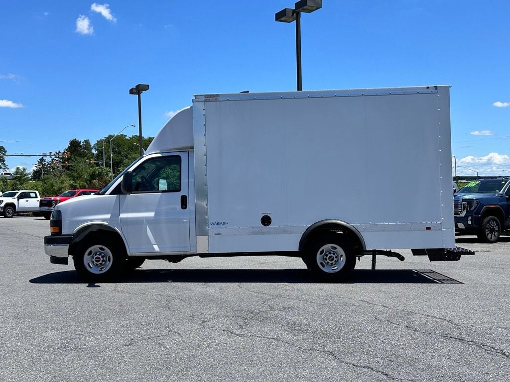 2025 GMC Savana Cutaway 3500 1WT