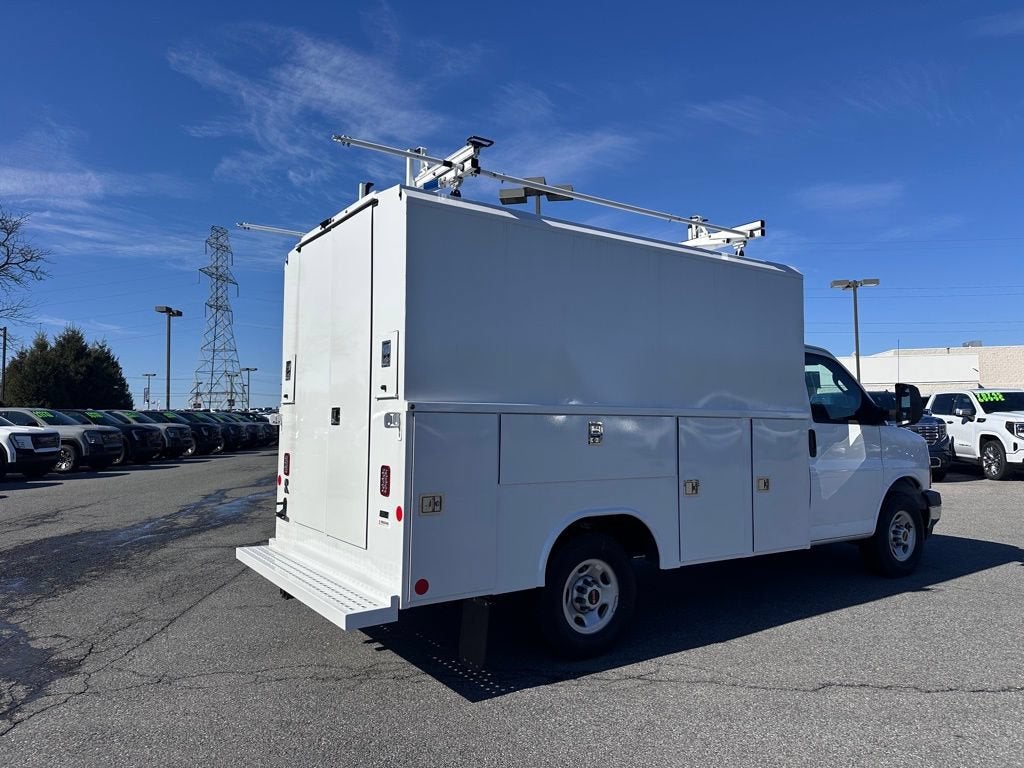 2025 GMC Savana Cutaway 3500 1WT