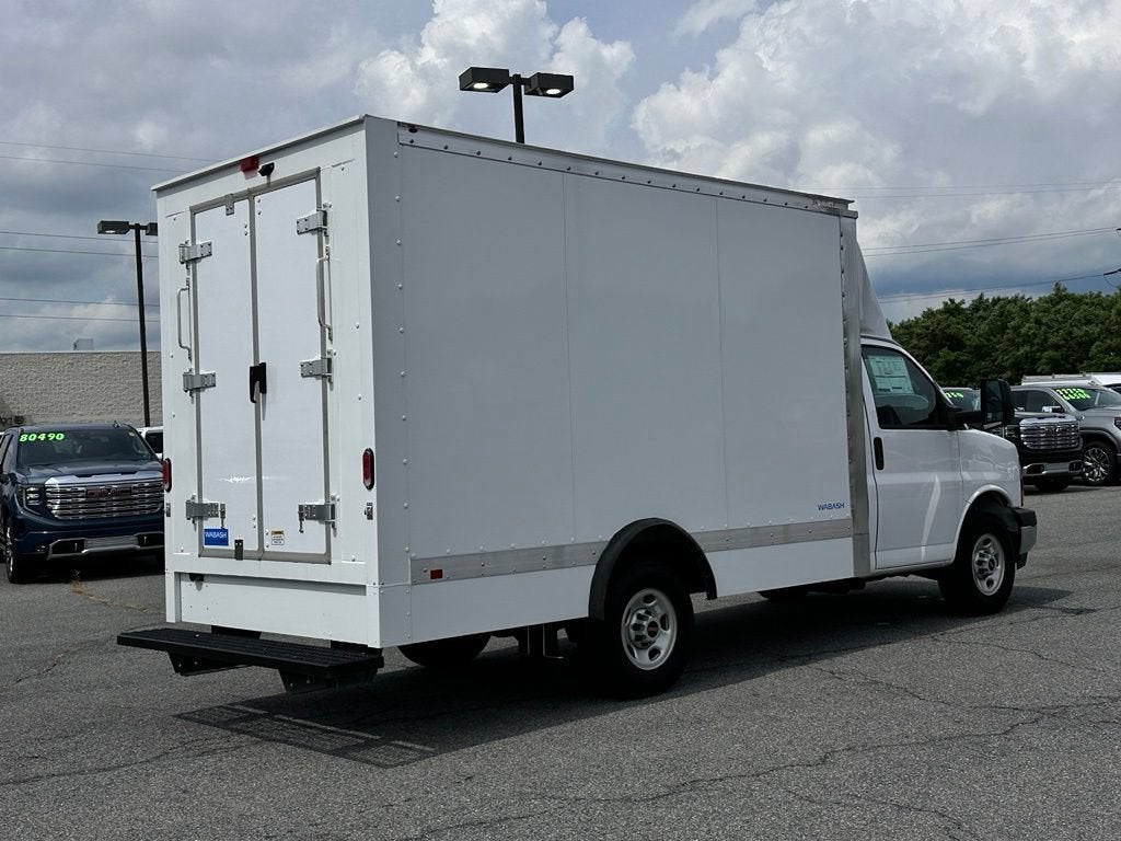 2025 GMC Savana Cutaway 3500 1WT