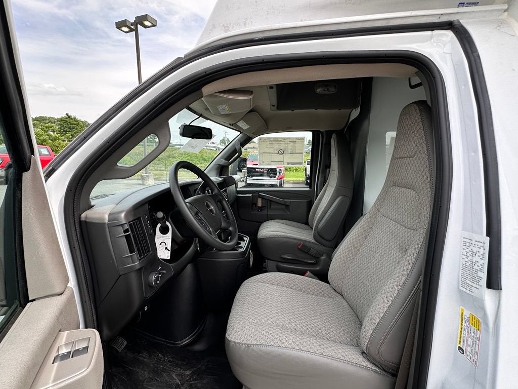 2025 GMC Savana Cutaway 3500 1WT