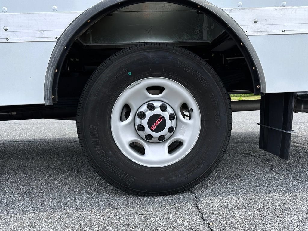 2025 GMC Savana Cutaway 3500 1WT