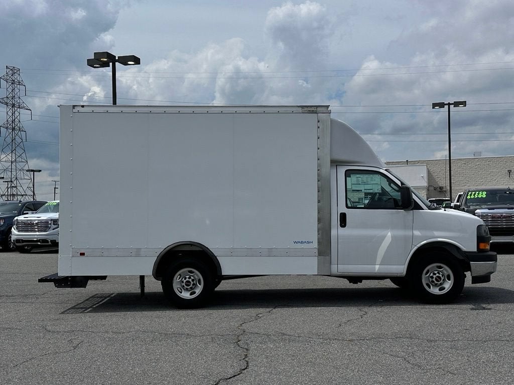 2025 GMC Savana Cutaway 3500 1WT