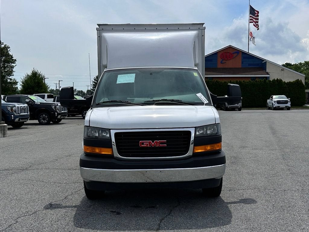 2025 GMC Savana Cutaway 3500 1WT