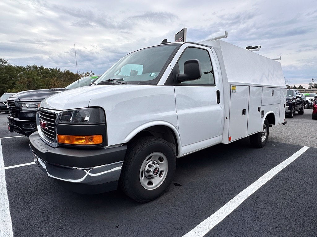2025 GMC Savana Cutaway 3500 Work Van