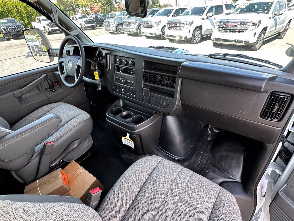 2026 GMC Savana Cutaway 3500 1WT