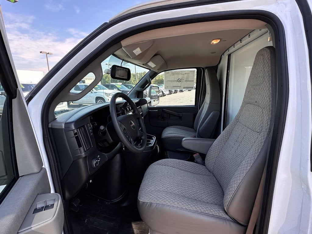 2026 GMC Savana Cutaway 3500 1WT