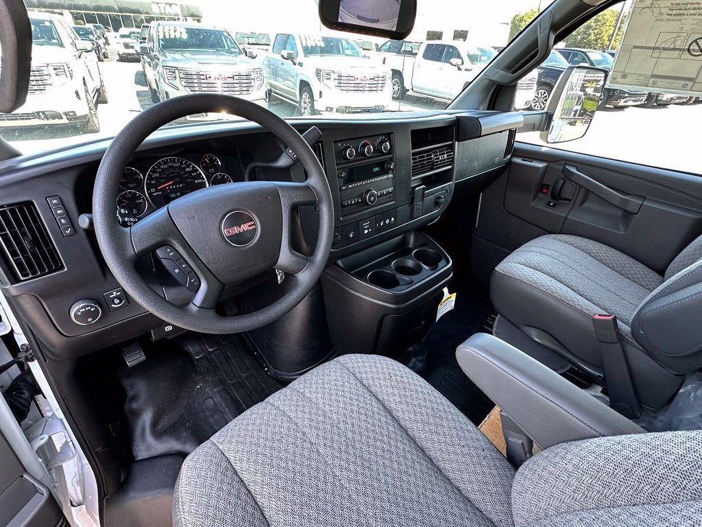 2026 GMC Savana Cutaway 3500 1WT