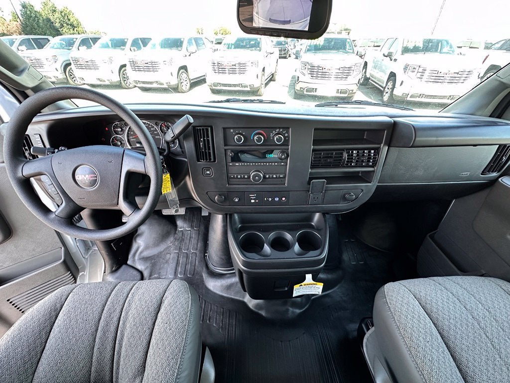 2026 GMC Savana Cutaway 3500 1WT