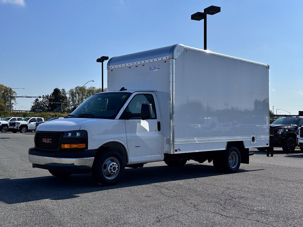 2026 GMC Savana Cutaway 3500 1WT