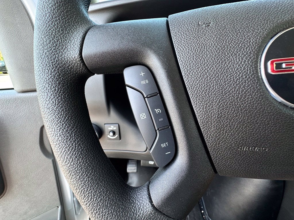 2026 GMC Savana Cutaway 3500 1WT
