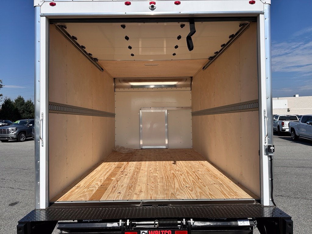 2026 GMC Savana Cutaway 3500 1WT