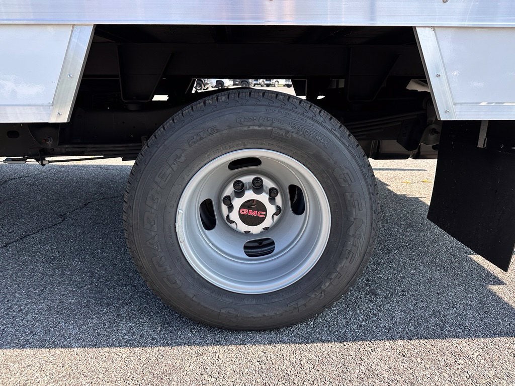 2026 GMC Savana Cutaway 3500 1WT